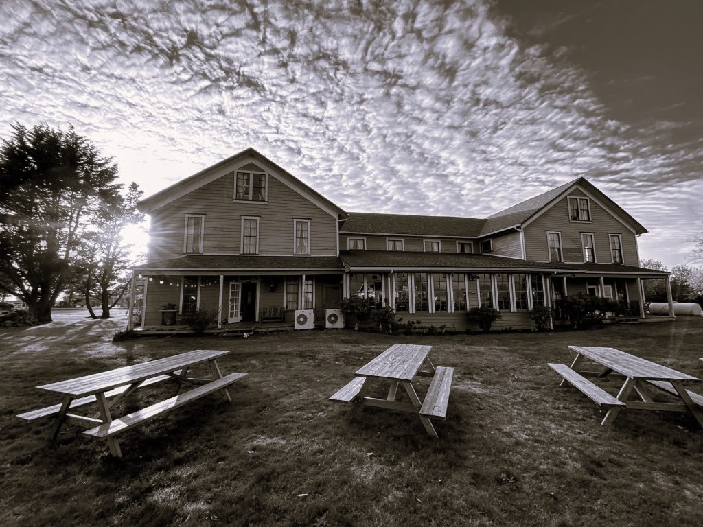 Haunted-Spots-in-Pacific-County-Tokeland-Hotel-bw-1024x768